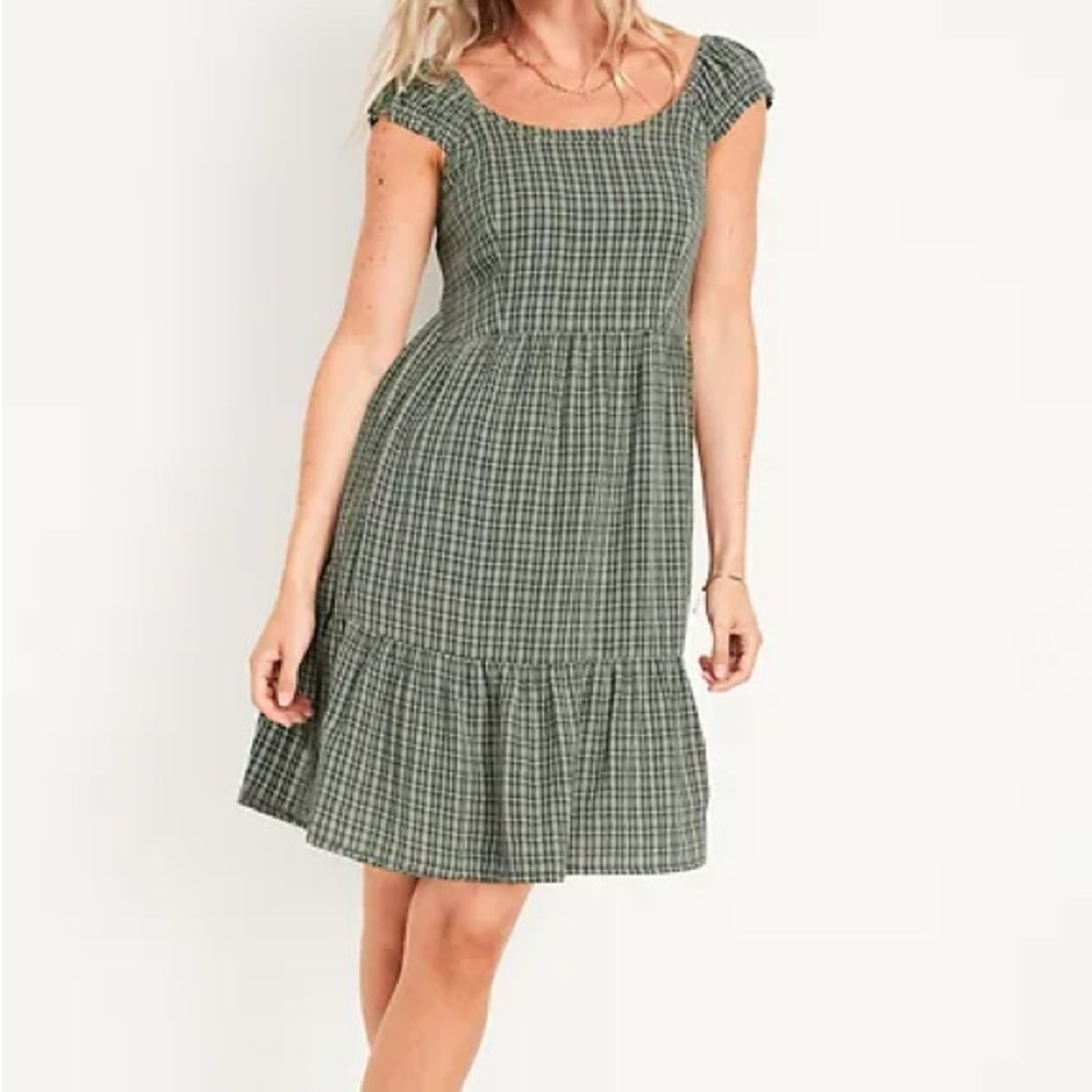 NWT Old Navy Fit & Flare Cap-Sleeve Plaid Smocked
Mini Dress Size L